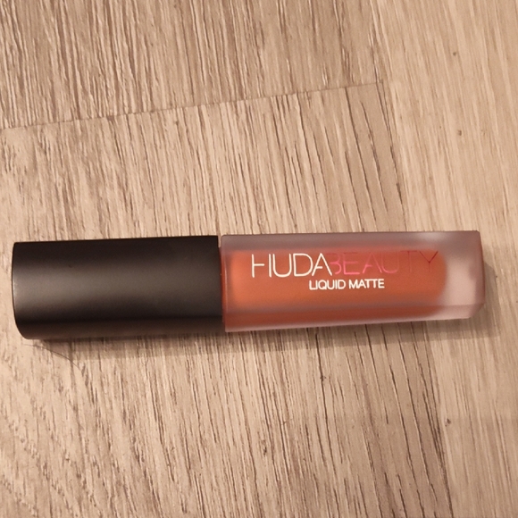 🆕1 Mini HudaBeauty Liquid Matte Transfer Lipstick Unopened- Hot Hippie NEW - Picture 3 of 6
